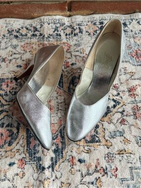 Vintage Bally Silver Metallic Textured Pumps Heels Sz 7.5B | Made in USA